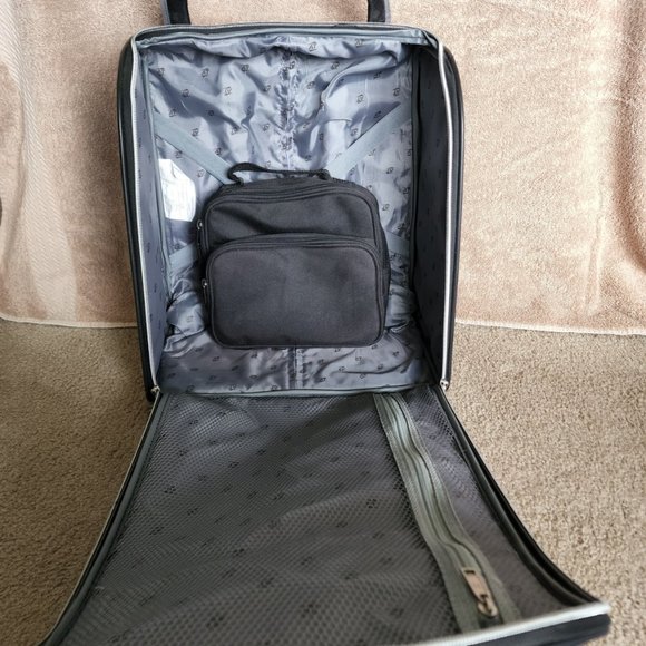 New American Tourister Black Wheeled Carry-On Luggage - Picture 4 of 6